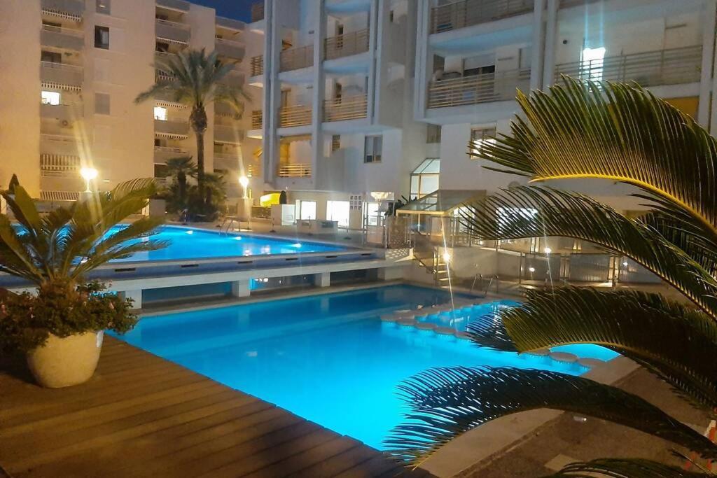 Apartamento En El Centro De Салоу Экстерьер фото