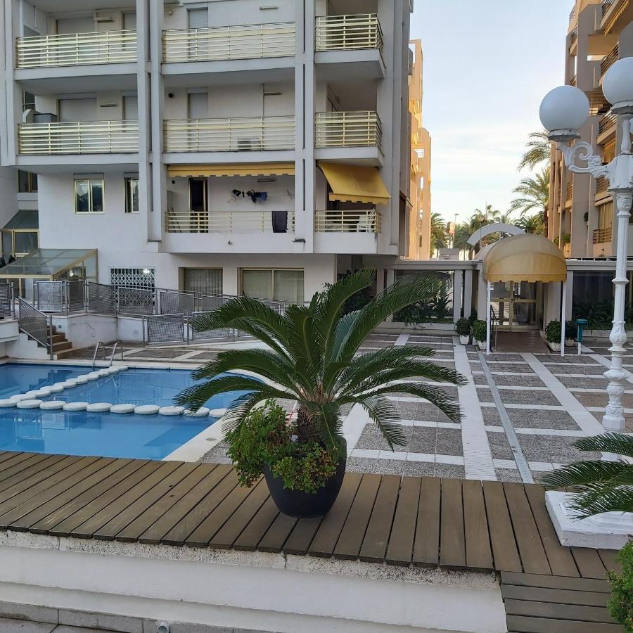 Apartamento En El Centro De Салоу Экстерьер фото