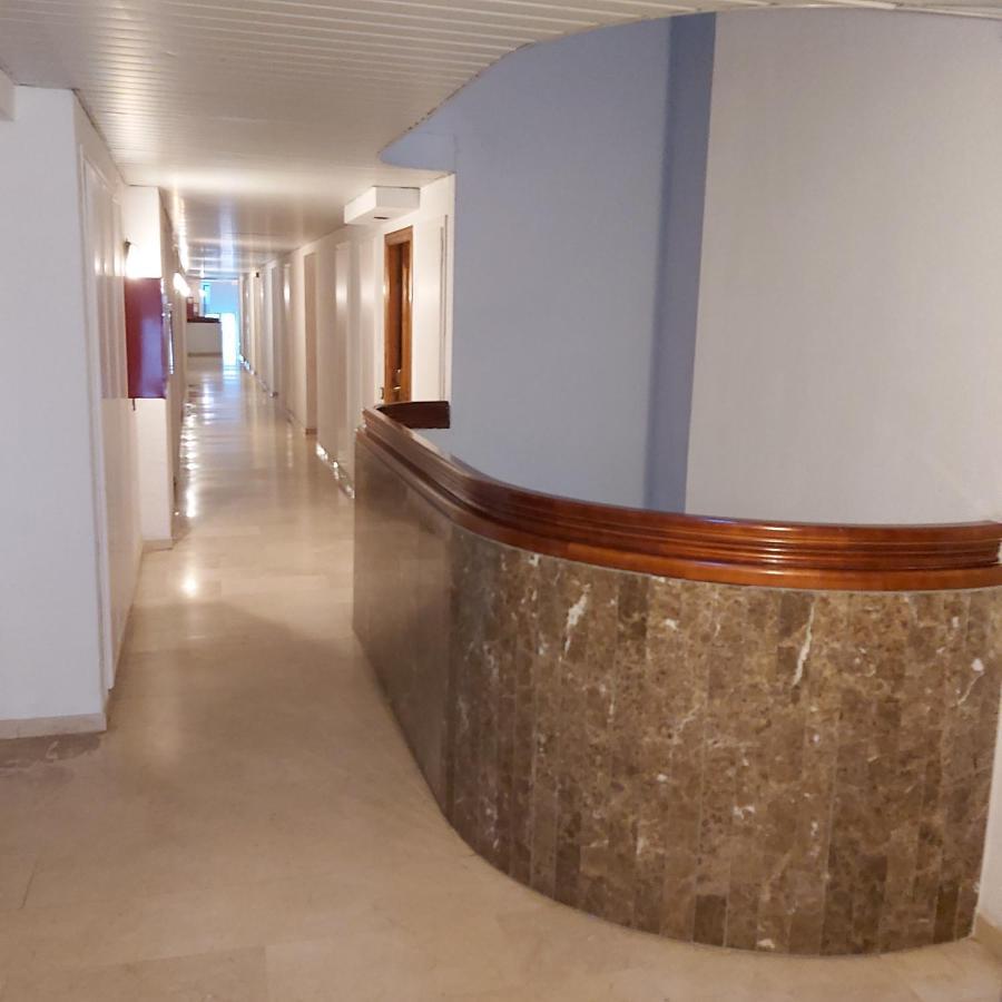 Apartamento En El Centro De Салоу Экстерьер фото